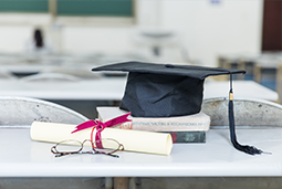 春招“黄金档”来袭：应届生看重落户政策 有企业招聘人数增五成